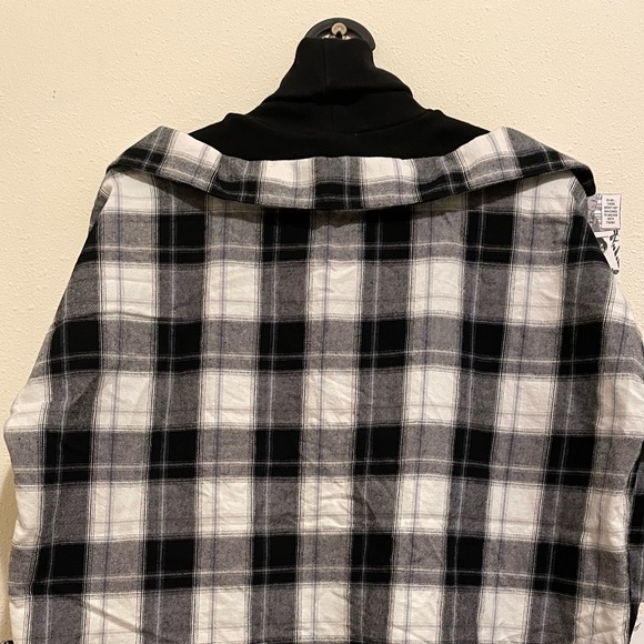 Korean Styled Unisex Vintage Autumn Winter Black White Turtleneck Sweater - Picture 3 of 5